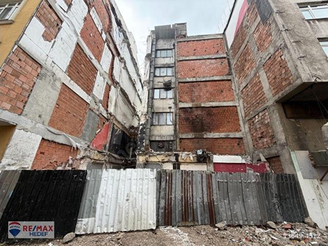 ZEYTİNBURNU MERV CADDESİ EMSAL TRANSFERINE UYGUN 154 M2 ARSA