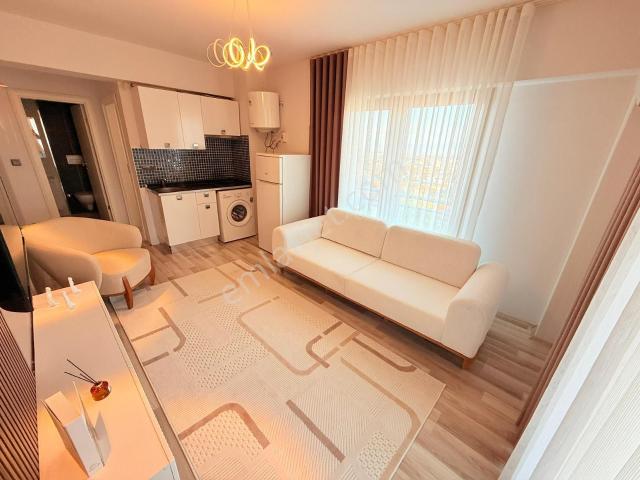 Zeytinköy Mahallesinde Arakat Balkonlu Asansörlü Yerden Isıtmalı Sitede Eşyalı 1+1 Apart A y 1