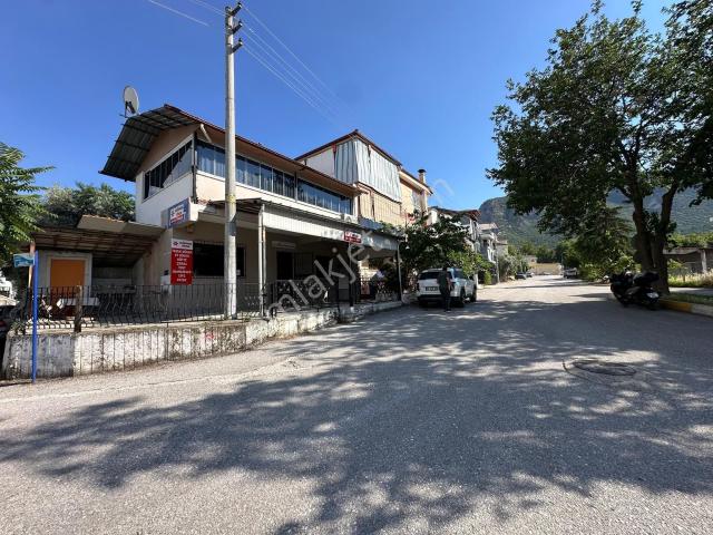 Zeytinköy Mahallesinde Köşe Başında Geniş Cepheli Kiralık Dükkan