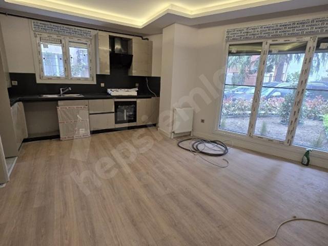 ZEYNEP' SAHİLDE YENİ BİNADA 1+1 LOKASYON FARKI