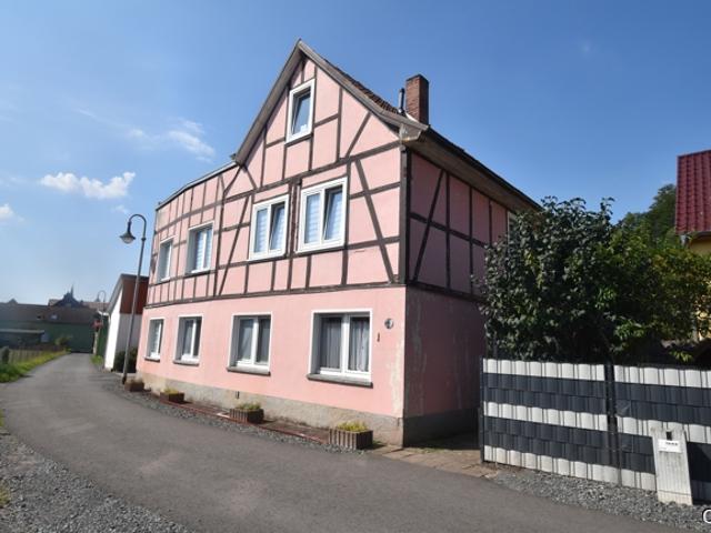 ZFH in Niedersachswerfen in ruhiger Wohnlage mit gr. Carportanlage