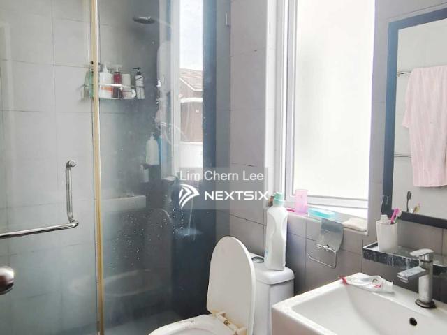 正在尋找靠近波地 的雙層排屋Semi D landed嗎？ 快快看过来！ 全装修 全扩建的Semi D 去CIQ 也很方便 5房3厕 Condition美美给你 只需准备一些家具就能立刻入住！ 这么美的单位您还不心动吗？ 考虑的当儿可能就被人签走咯！ 赶紧询问更多详情 Jy 0187653 # #投资房 #新山房地产 #新山买房 #找靠近ciq房子