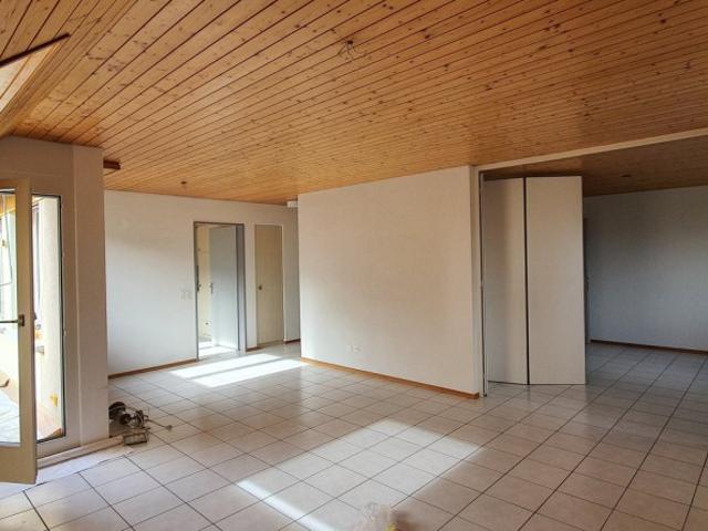 Zimmer Dachwohnung mit viel Charme