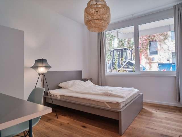 Zimmer in Wohngemeinschaft in Neubau. Hochzeit. Berlin