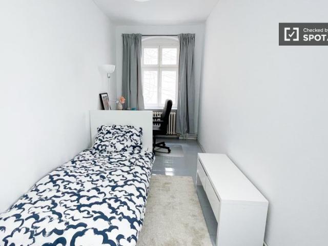 Zimmer in Wohnung mit 4 Schlafzimmern in Wilmersdorf, Berlin
