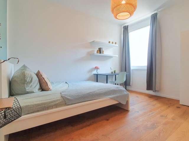 Zimmer zu vermieten in einer Wohnung mit 2 Schlafzimmern in Berlin