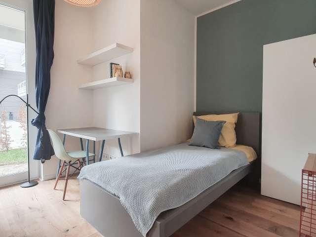 Zimmer zu vermieten in Wohnung mit 5 Schlafzimmern in Berlin