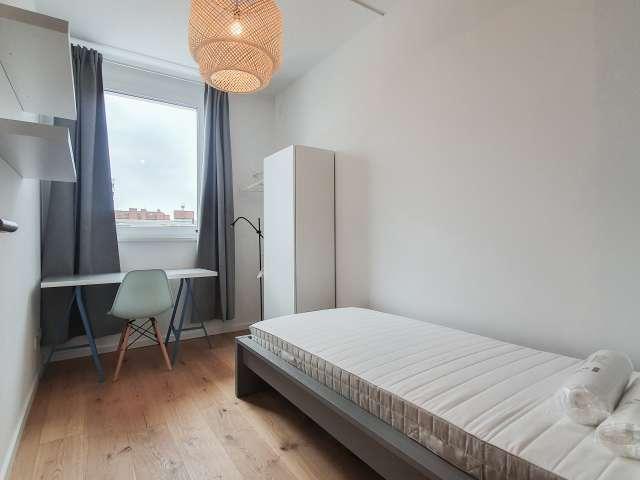 Zimmer zu vermieten in Wohnung mit 7 Schlafzimmern in Berlin
