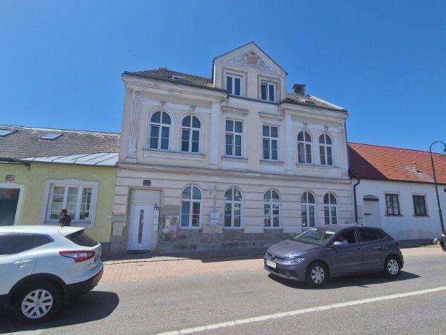 Zinshaus in Brunn am Gebirge mit Dachgeschoss Wohnung