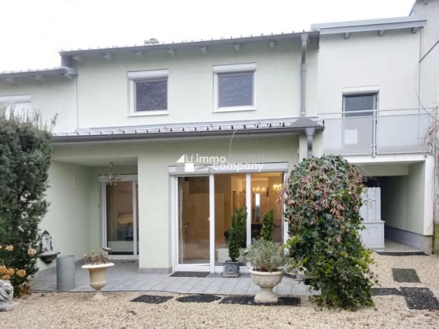 Reihenhaus in Ruhelage: 5 Zimmer, Keller und Balkon Wohnen wo andere Urlaub machen!