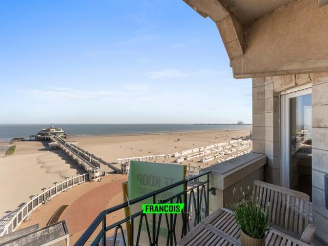 Ziel aan zee: Karaktervol appartement met frontaal zeezicht…