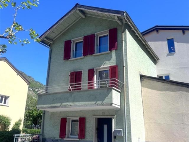 Ziemlich voll ausgestattete freistehende Maisonette von 90 m²