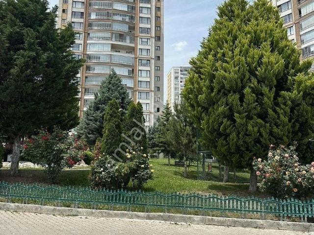 Zirve Park Sitesinde Satılık 6+2 Emsalsiz Daire