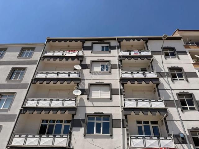 Ziraat Bankası Karşısı 4+1 Kiralık Daire