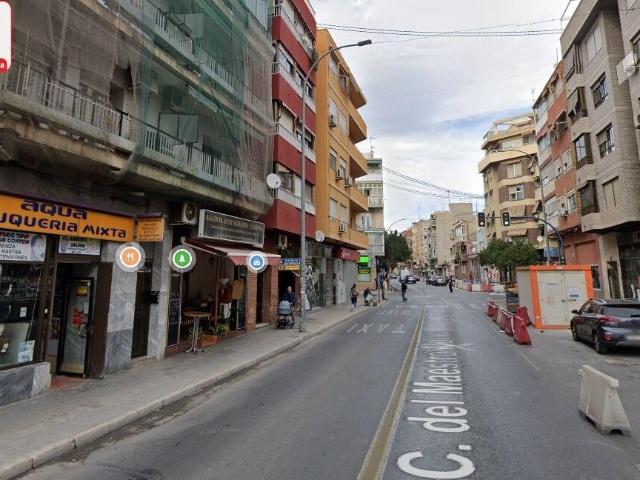 Zona muy comercial, mucha visibilidad, local 120m2 planta baja