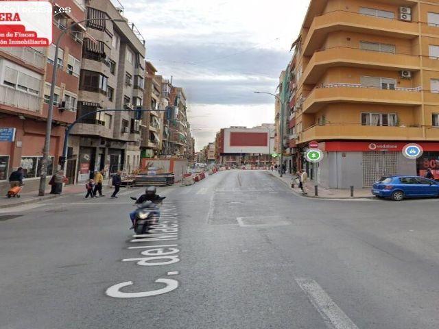 Zona muy comercial, mucha visibilidad, local 120m2 planta baja