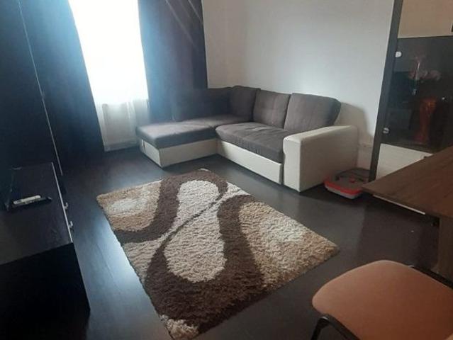 Zona Magazinului Universal, 3 camere, etaj 4