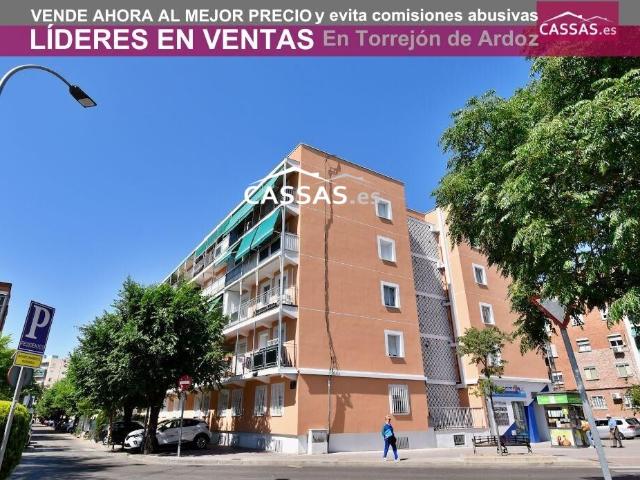 ZONA MÁRMOL. Piso de 3 habitaciones con terraza. Reforma a estrenar