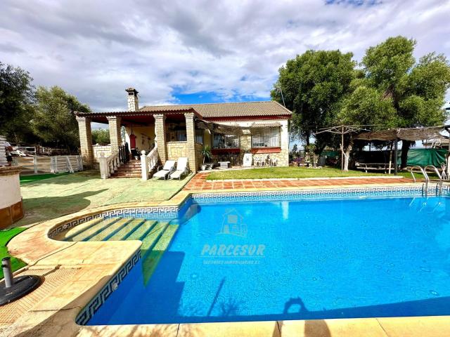 ZONA CUEVAS BAJAS Parcela de terreno de 5.000m con casa de 110m, piscina, trastero