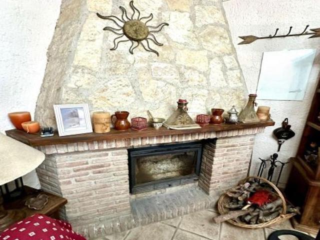 ZONA CUEVAS BAJAS Parcela de terreno de 5.000m con casa de 110m, piscina, trastero