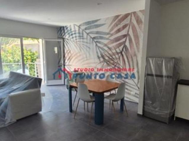 ZONA FUNIVIA – Appartamento in villa arredato a nuovo, 1p. s/a – 60mq ca. + verandina + giardinetto 2 vani + acc. Ristrutturato, ottimo contesto. E
