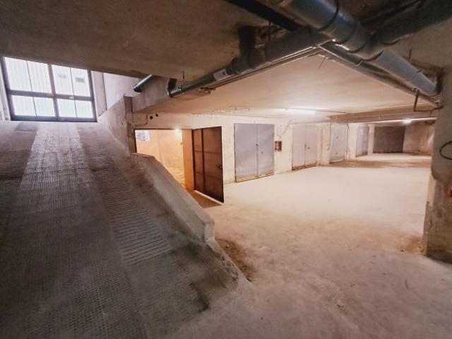 ZONA GELONE VIA CARABELLI:GARAGE DI 15 MQ PIANO SEMINTERRATO