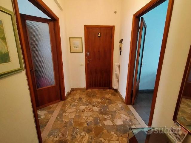 Zona Grazie, appartamento per 3 studenti