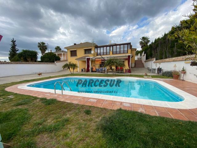 ZONA INJERTAL DE LAS CUEVAS Parcela con gran casa y piscina