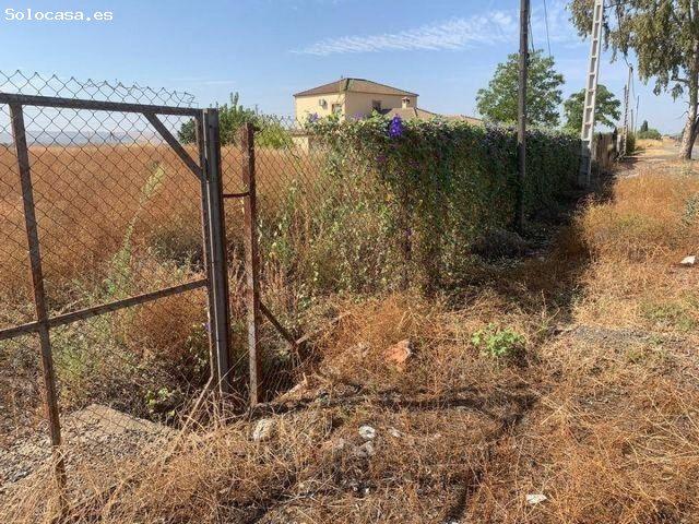 ZONA LA BARQUERA Parcela de 3.000 m2 vacia, totalmente vallada. Sin luz ni pozo