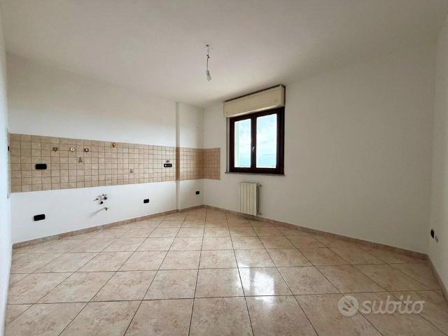 Zona Li punti Luminoso quadrilocale