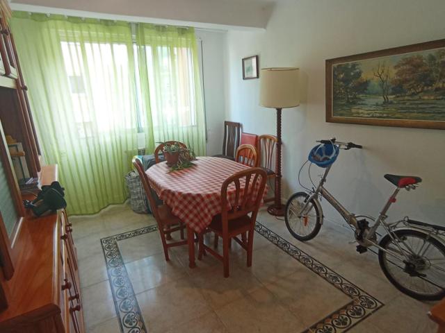 Zona Puerto Chico, piso de 3 habitaciones, primero de altura. Buena ocasión