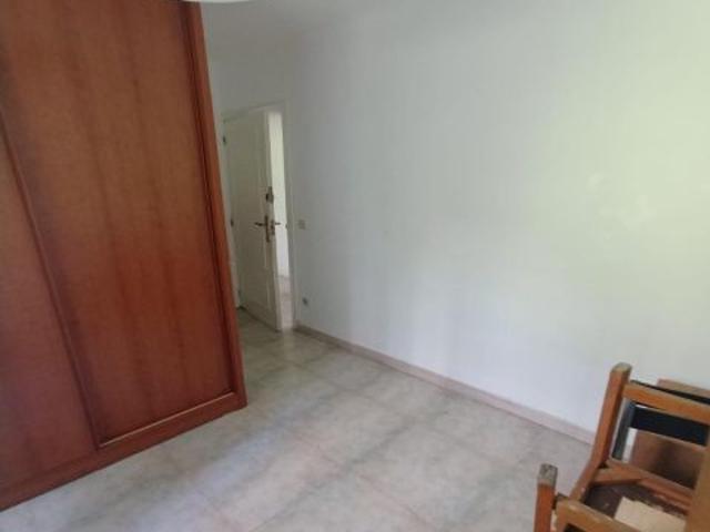 Zona Puerto Chico, piso de 3 habitaciones, primero de altura. Buena ocasión