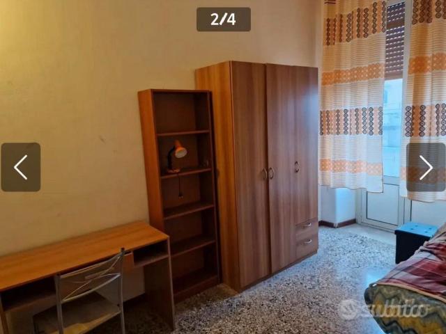 Zona piazza lanza ampia stanza singola balconata