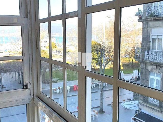 Zona Plaza De Compostela Descubre este espectacular piso de. 144m² Vigo