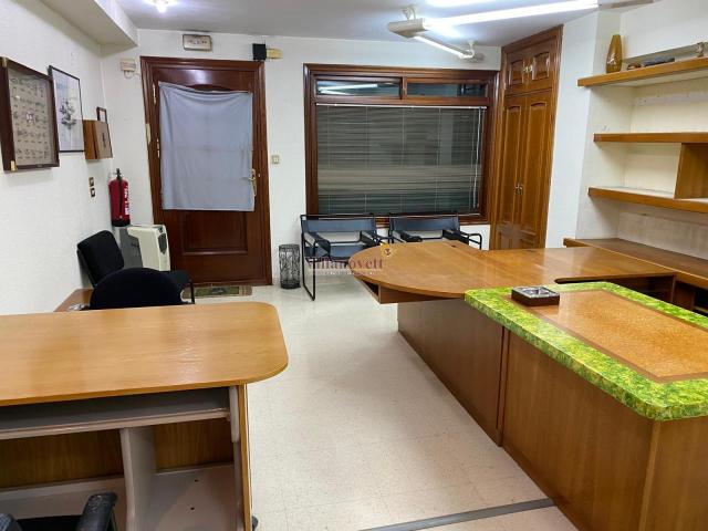 ZONA ROSALIA DE CASTRO, OFICINA 70 M2 CON 2 DESPACHOS Y 1 BAÑO