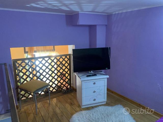 Zona Tribunale grazioso loft arredato indipendente
