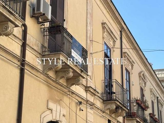 ZONA UMBERTINA IN PALAZZO STILE LIBERTY APPARTAMENTO E DEPANDANCE