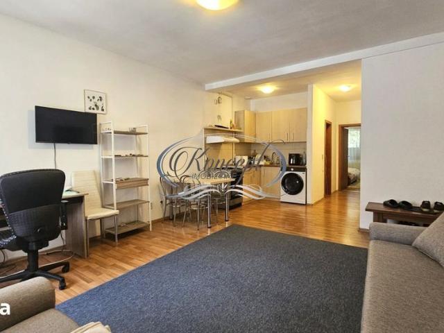 Zona UMF, apartament cu 2 camere, la casa