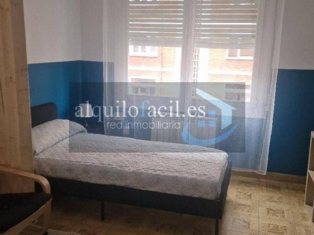 ZONA UNIVERSIDAD | 350 €, 80 m²