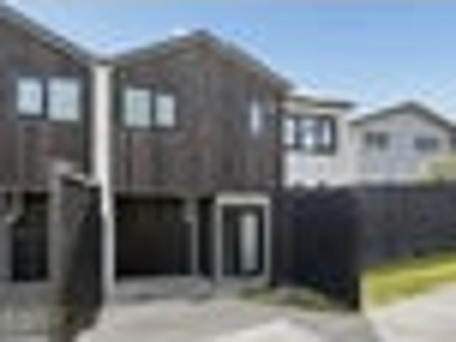 Zoned for Macleans Primary and Howick Intermediate