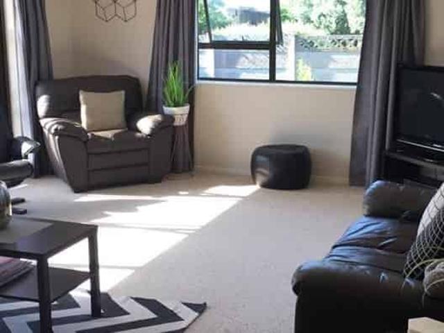 ZONED FOR PARAPARAUMU BEACH SCHOOL