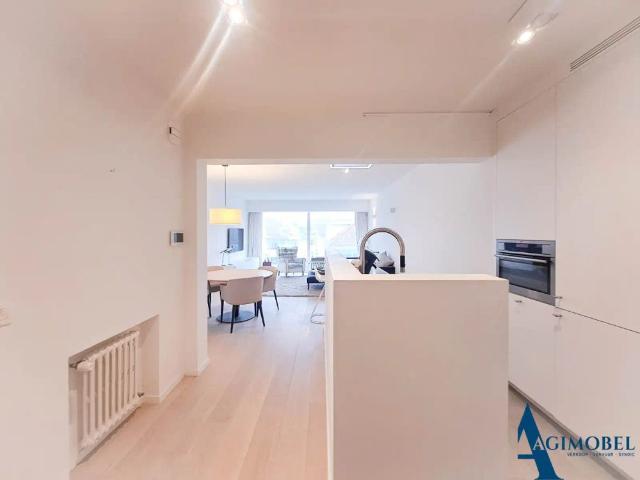 Zonnig 2 slaapkamer appartement met terras en open zicht op de Nellenslaan te Knokke
