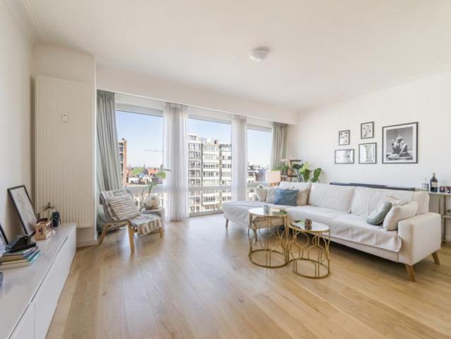 Zonnig appartement boven de stad