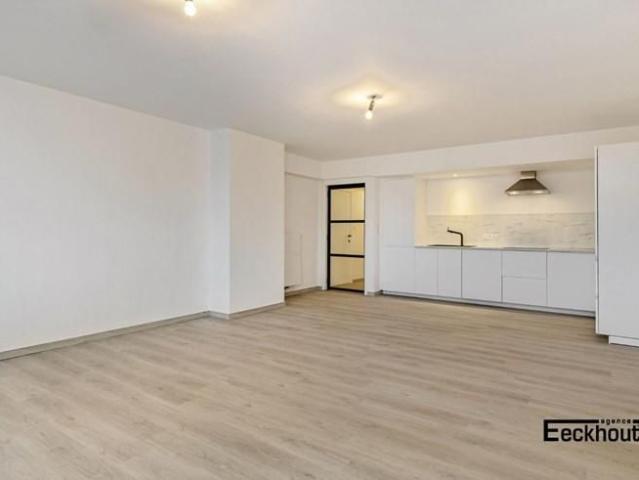 Zonnig gelijkvloers appartement met 2 slaapkamers en tuintje