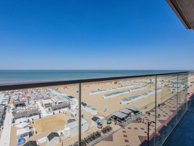 Zonnig hoekappartement met FRONTAAL zeezicht op de Zeedijk