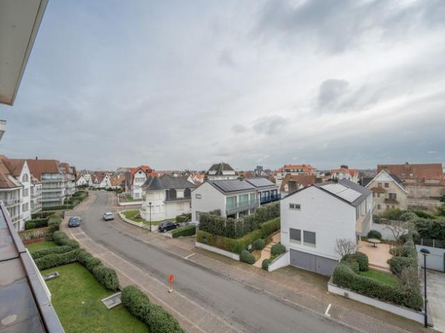 Zonnig hoekappartement gelegen in een rustige omgeving te.