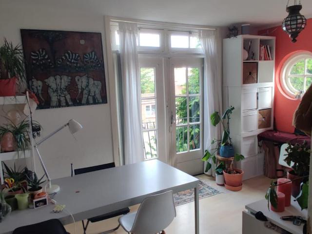 Zonnige kamer in werkend studentenhuis