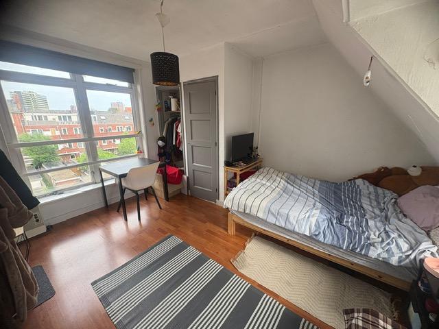 Zonnige ruime kamer