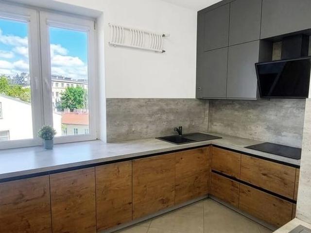 Zobacz >> 3 pokoje obok metra 75 m²