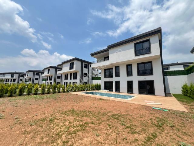 Zorlu'dan Dörtler Mahallesinde Site İçinde Bağımsız Villalar
